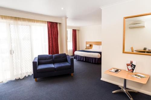 Edgewater Hotel Located in East Devonport, Edgewater Hotel is a perfect starting point from which to explore Devonport. The property features a wide range of facilities to make your stay a pleasant experience. Facili