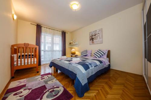 Three-Bedroom Apartment with Terrace image 2