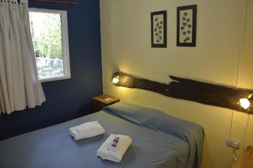 1 queen bed, 2 twin beds