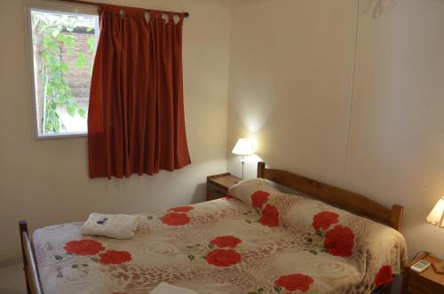 1 queen bed, 2 twin beds