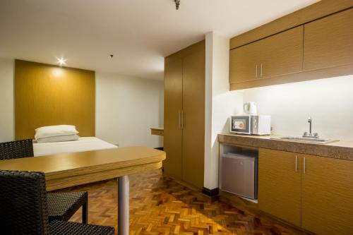 Salcedo Suites Image 6