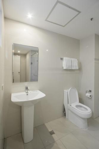 Salcedo Suites Image 14