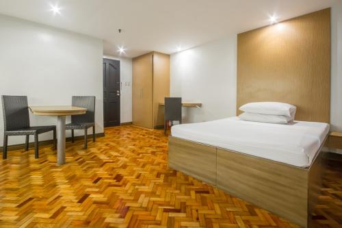 Salcedo Suites Image 16