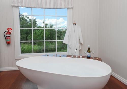 Vistas, Samford Lakes Rural Accommodation in Mount Samson