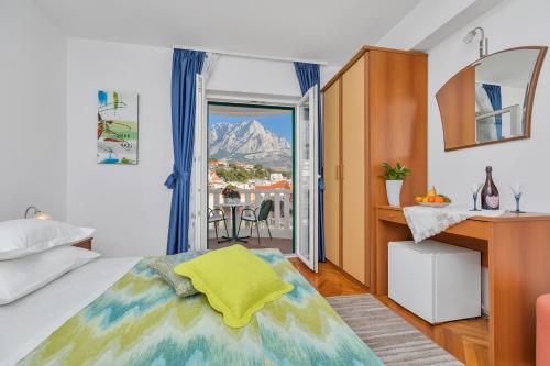 Deluxe Double Room with Balcony and Sea View