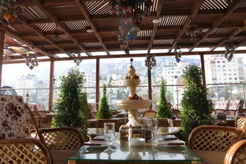 Restaurant, Royal Suites in Nablus