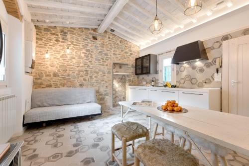 Giglio Oro by Mmega, Firenze