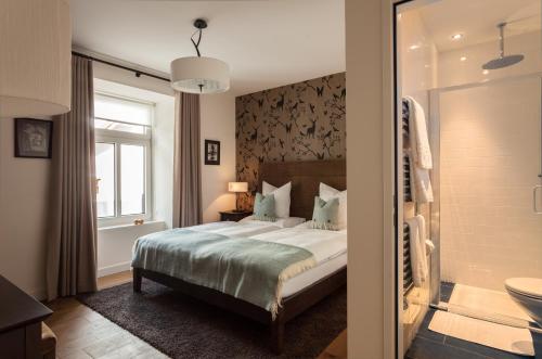 1 queen bed
