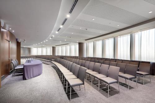 Eurostars Torre Sevilla - image 10