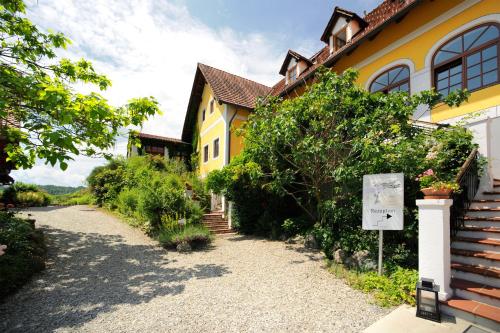 Weingut Sattlerhof GmbH
