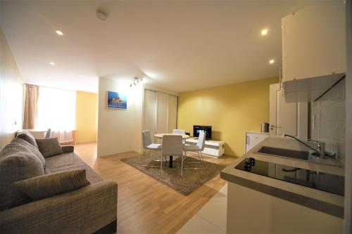 Old Town Apartments, Рига