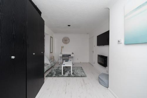 Hullidays - Trinity Studio Apt. - image 7