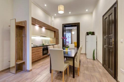 Real Apartments Klauzál - image 6