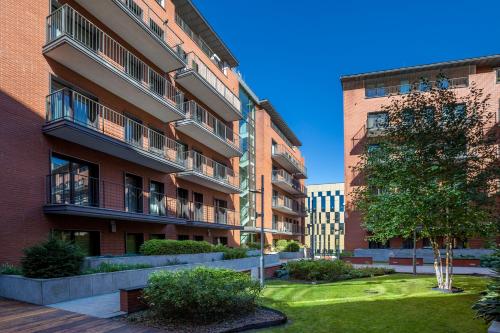 Friendhouse Apartments Angel City - image 12