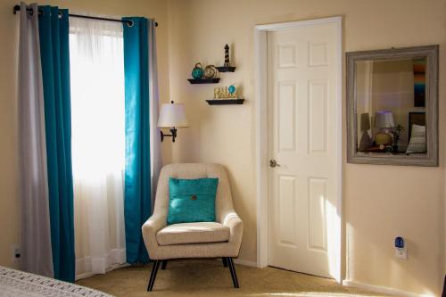 Private Room in a 4 Bedroom House in Palmdale