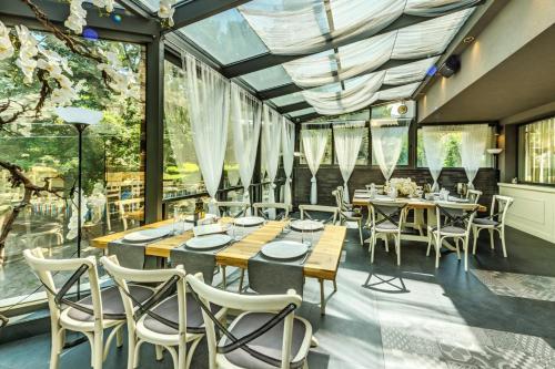 All Seasons Residence Design Hotel - Free parking