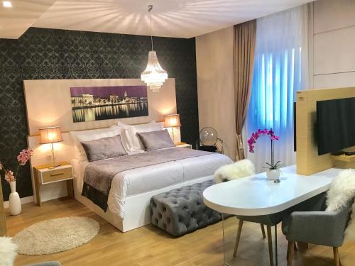 VIP Rooms - image 13