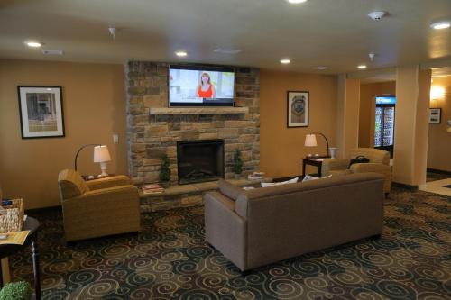 Cobblestone Inn & Suites-Winterset