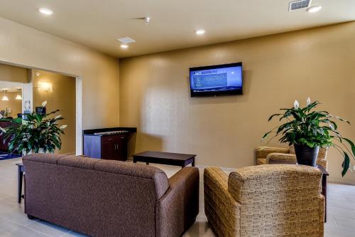 Cobblestone Inn & Suites - Waverly - image 6