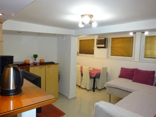 Jasmin White Apartment in Chento