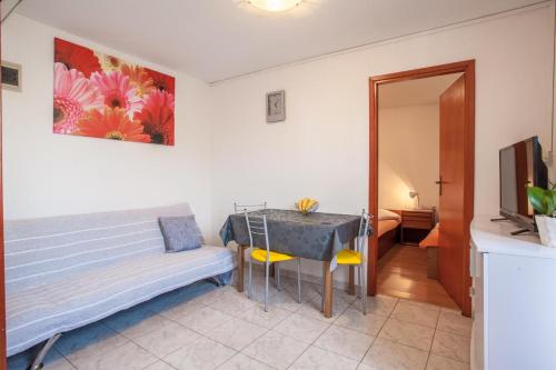 Apartments with a parking space Cres - 7983 - image 4