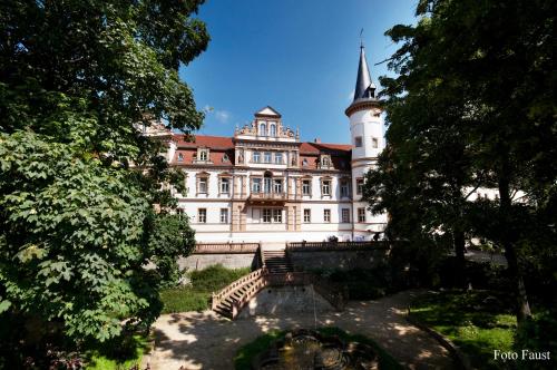 Schlosshotel Schkopau - Hotel - Merseburg