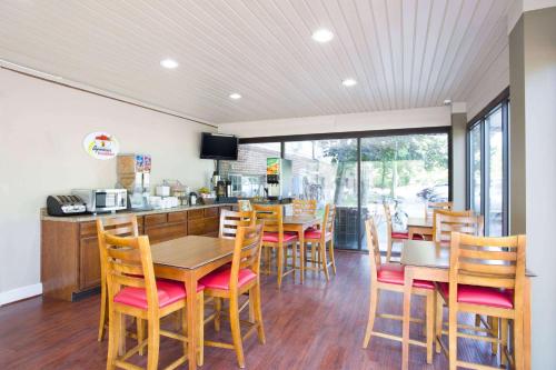 Restaurante, Super 8 By Wyndham Waldorf in Waldorf (MD)