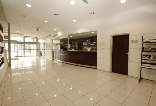 Kolej Akademie in โปนาวา