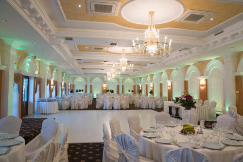 Banquet hall, Hotel Zamca Suceava in Suceava