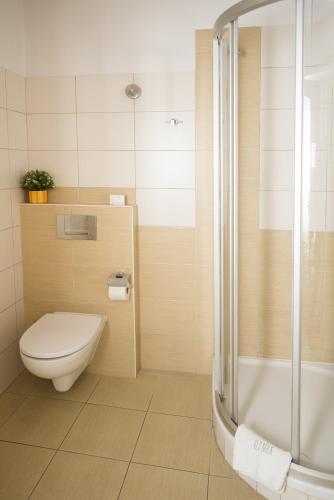 Red Brick Apartments - image 8