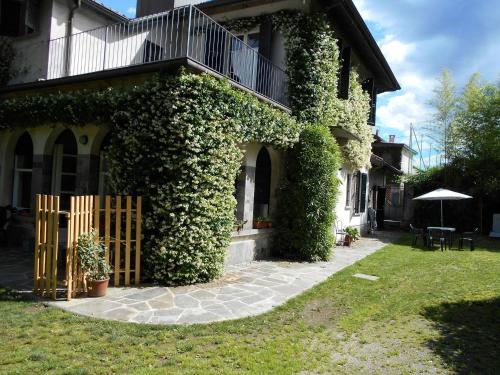  Lovely Mansion in Lesa with Garden, Pension in Lesa