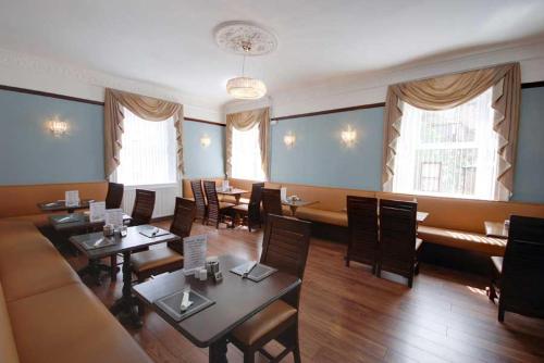 . Waverley Hotel