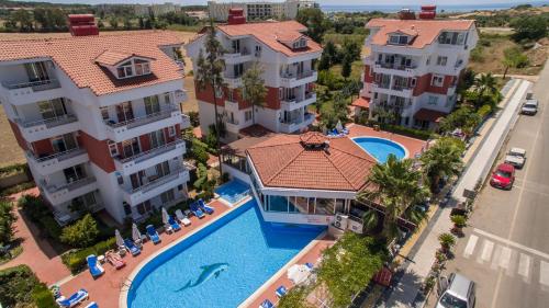 2 bedrooms, 6 beds