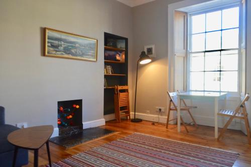 1 Bedroom Flat Near Princes St Sleeps 4, Edinburgh, Edinburgh and the Lothians