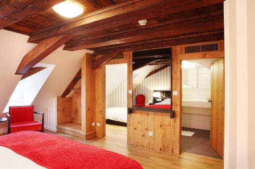room detail thumbnail 2