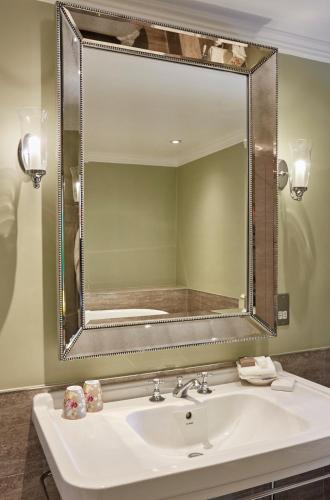 Ockenden Manor Hotel & Spa - image 4