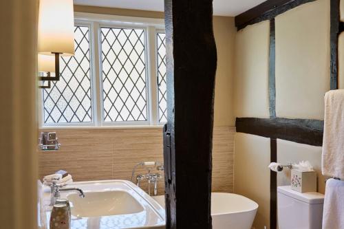 Ockenden Manor Hotel & Spa - image 2