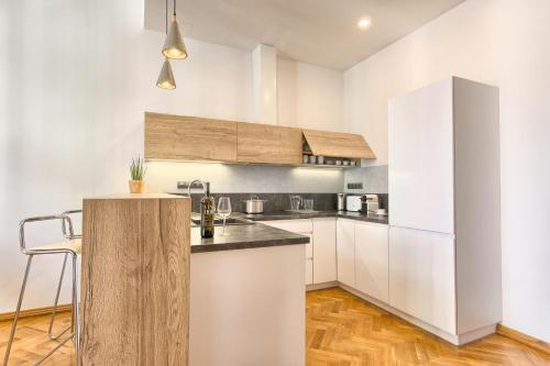 Spacious And Bright Apartment Dusni 13 - image 4