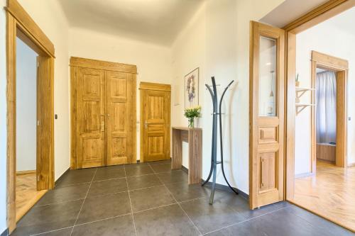 Spacious And Bright Apartment Dusni 13 - image 11
