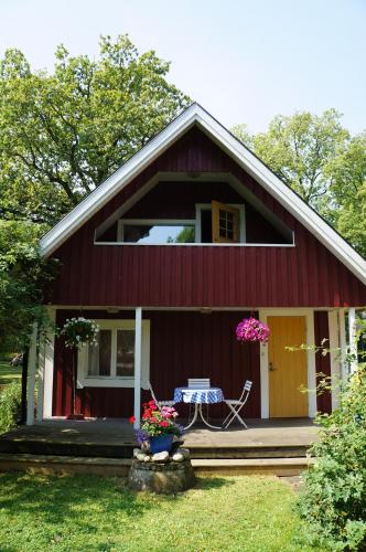 3 bedrooms, 7 beds