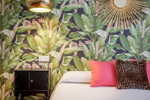 Hi Valencia Boutique - image 8