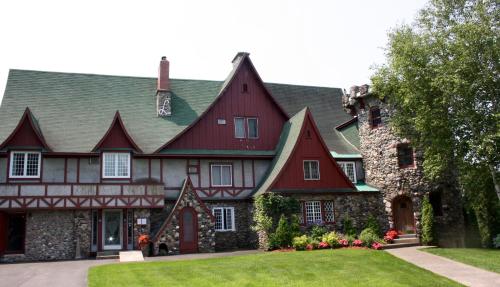 . Pathsaala Inn & Restaurant