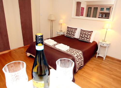 Studio Apartment image 6
