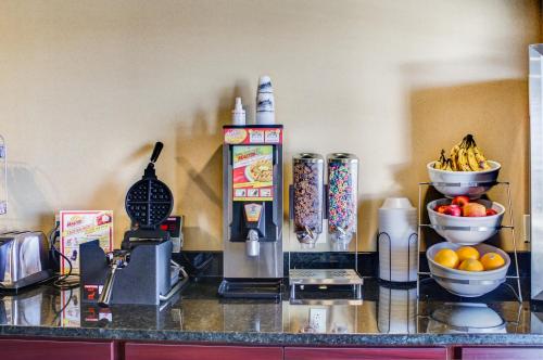 Castle Rock Inn & Suites - Quinter - 식음료(F&B)