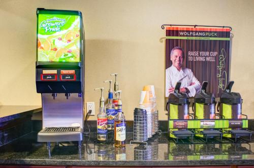 Castle Rock Inn & Suites - Quinter - 식음료(F&B)