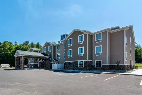 Cobblestone Hotel & Suites - Greenville - image 8