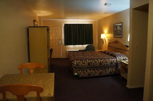 Delux Inn Tulsa - image 8