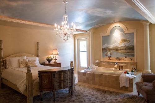 Queen Suite with Spa Bath