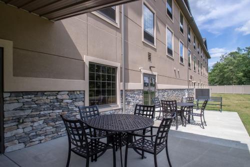 Cobblestone Inn & Suites - St Marys