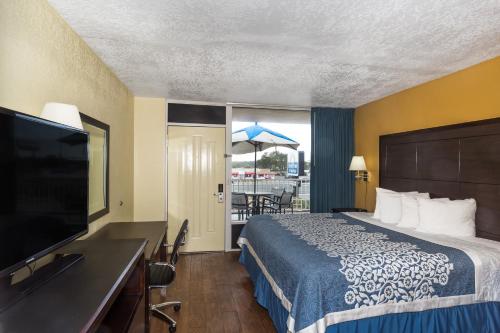 Days Inn & Suites by Wyndham Port Richey in Bayonet Pont (FL)